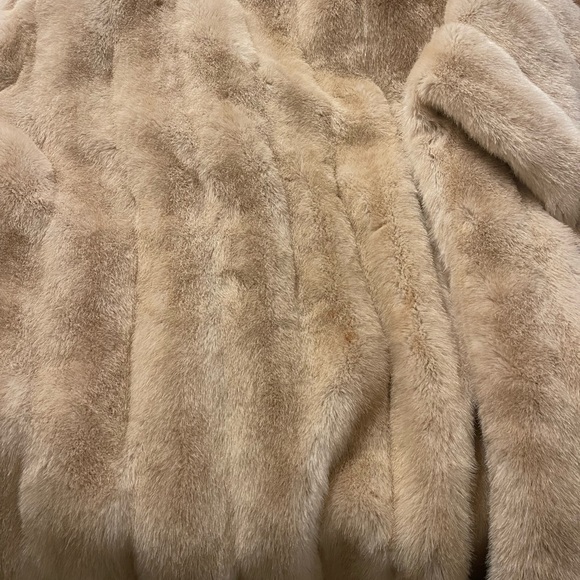 St John, faux fur coat - Picture 7 of 10